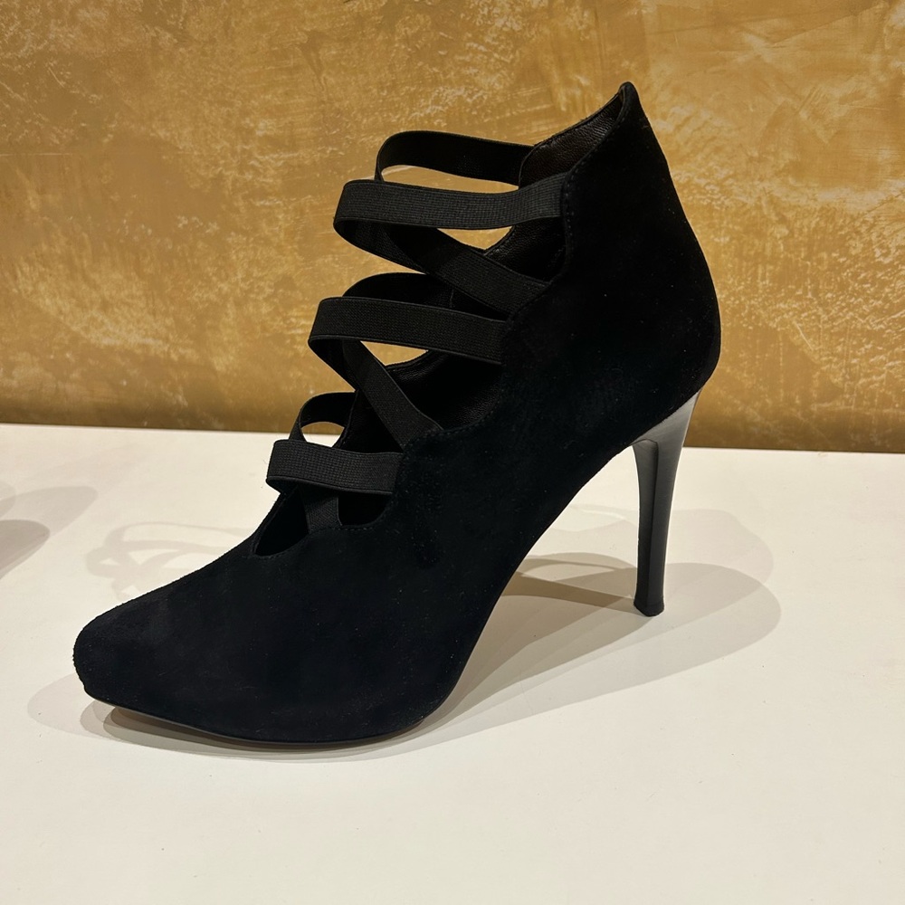 Donald J Pliner Women's Eitan Heels. Size 9